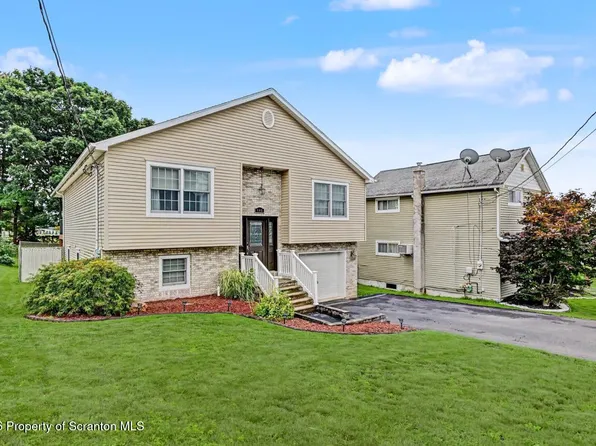 448 Delaware St, Peckville, PA 18452