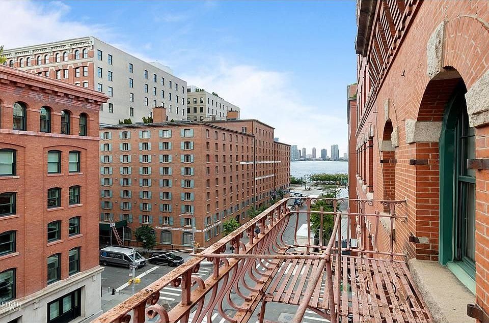 2nd image of 70 Laight St Ste 5