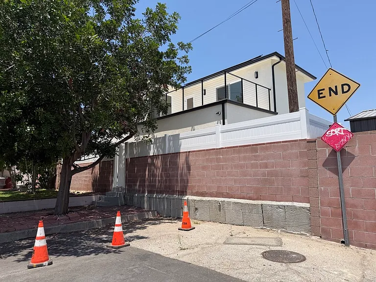 10834 Stagg St — Photo 20