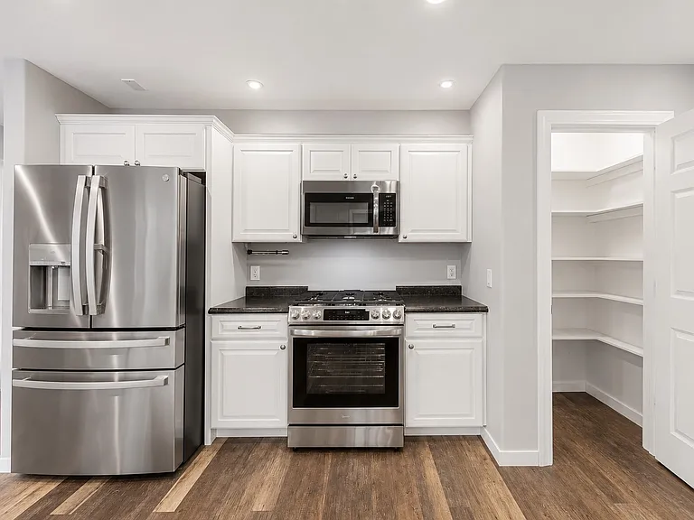 1110 Anderson Dr — Photo 4