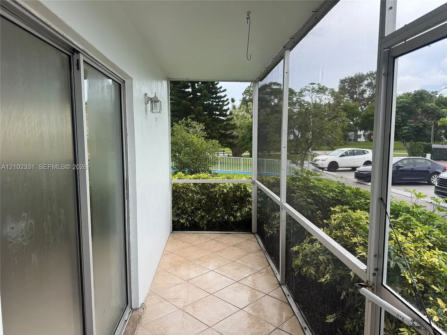 Markham L Condo — Photo 2