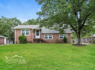 610 Camelot Dr, Spartanburg, SC 29301