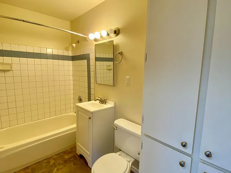 509 Apartments — Photo 11