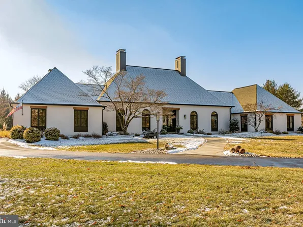 30 Meadow Ln, Pennington, NJ 08534