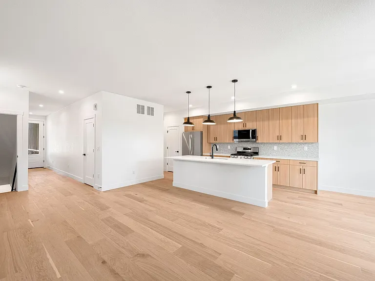 4656 W 9th Ave — Photo 2