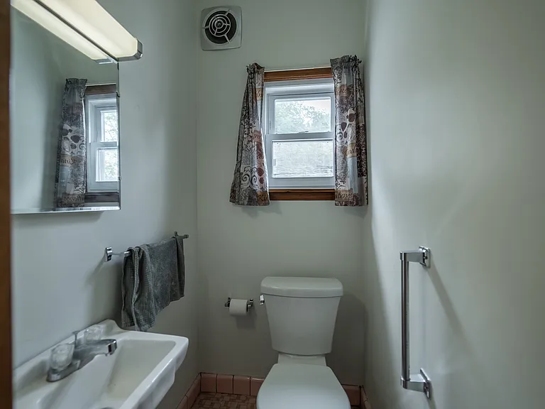 1040 Lake Michigan Dr NW — Photo 16