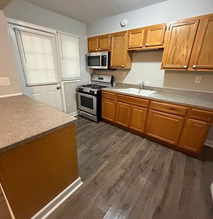 1st image of 1917 Wareham Rd