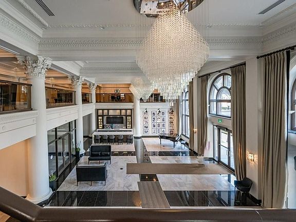 3rd image of 118 King St E #418