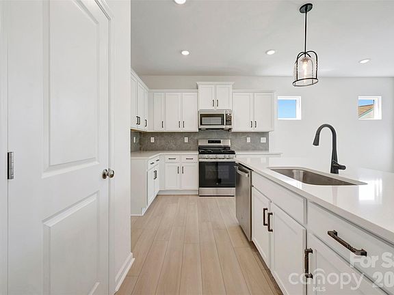 4th image of 2026 Uplands Rd