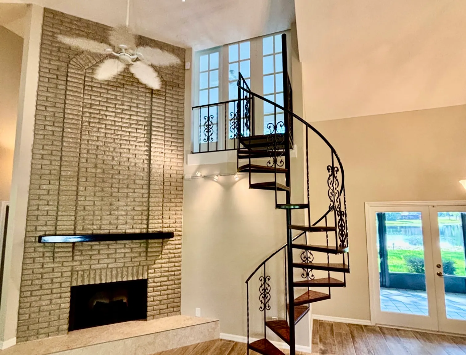 3 bed, 2.5 bath, 2250 sqft, $3,195 — Photo 4