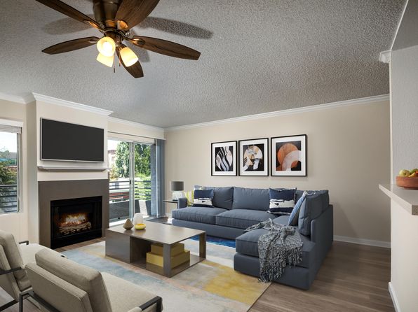 22044 Clarendon St APT 327