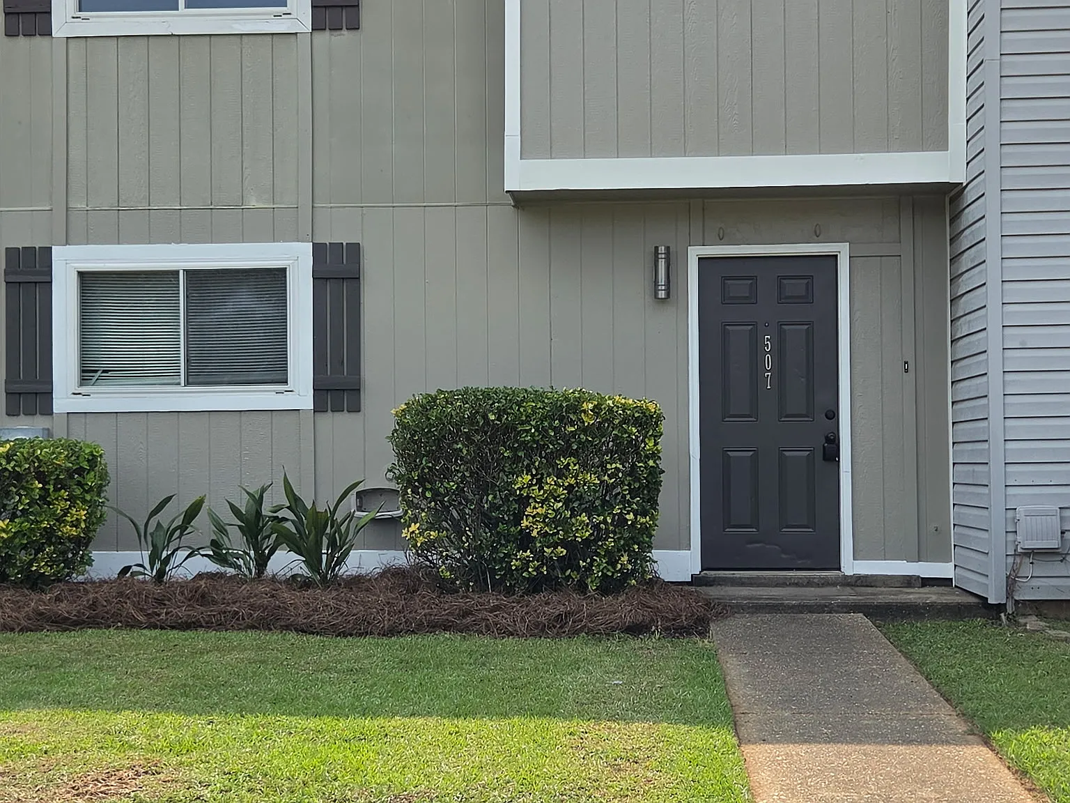 3 bed, 1.5 bath, 1382 sqft, $1,500 — Photo 1