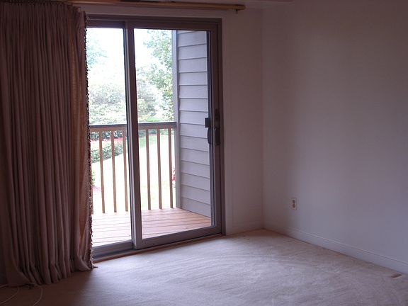 2nd image of 2106 Chesapeake Harbour Dr APT 101