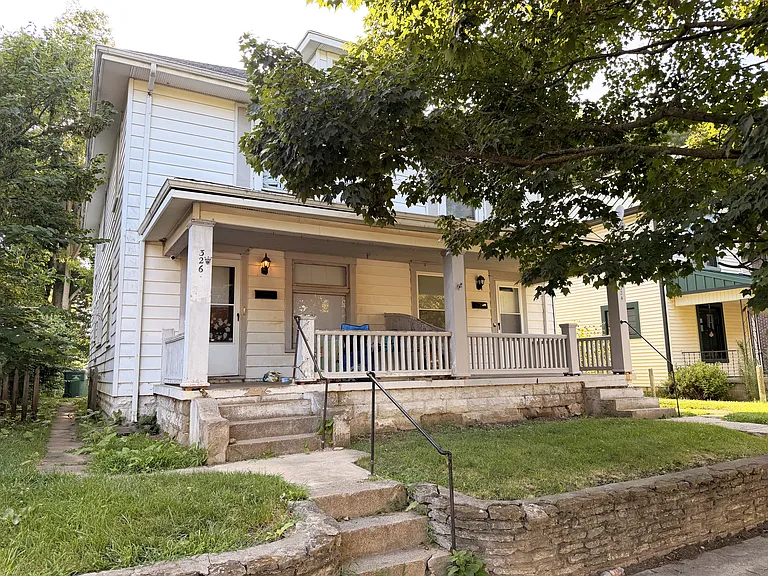 Well-maintained Double with Small Yard — Photo 2