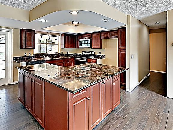 5th image of 8409 Banyan Blvd