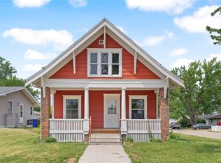 626 40th St NE, Cedar Rapids, IA 52402
