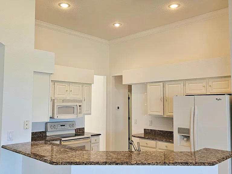 7209 Colonial Lake Dr — Photo 15