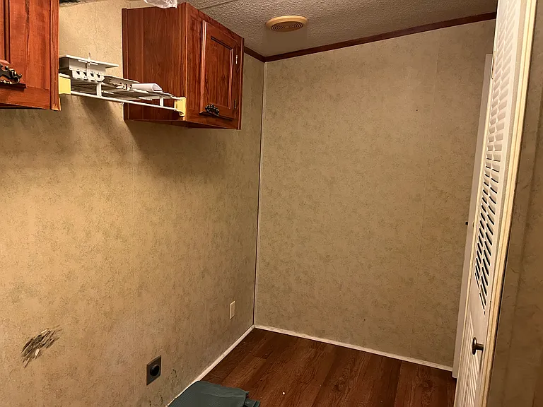 Laundry Room!!