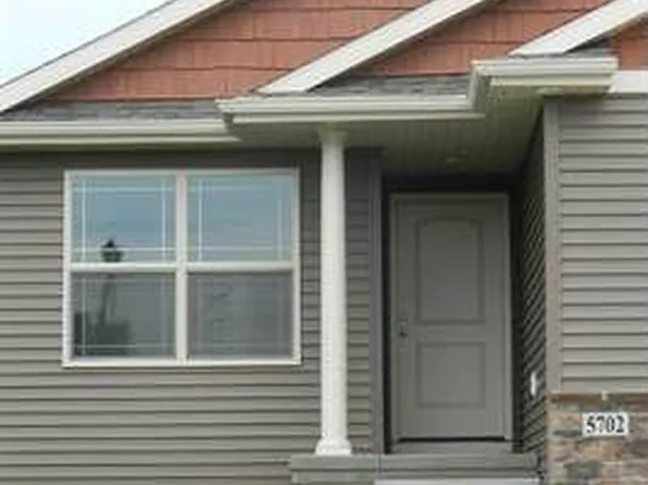 5702 Ruhd St SW, Cedar Rapids, IA 52404