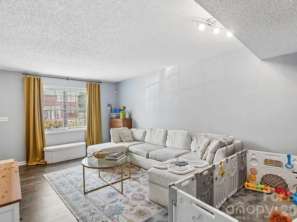 1300 Larchmont Pl APT 303, Salisbury, NC 28144