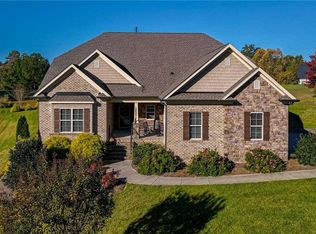 4932 Salem Glen Blvd, Clemmons, NC 27012