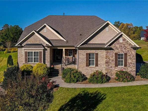 4932 Salem Glen Blvd, Clemmons, NC 27012