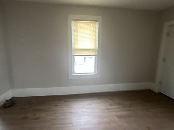 4th image of 5704 Fullerton Ave #2