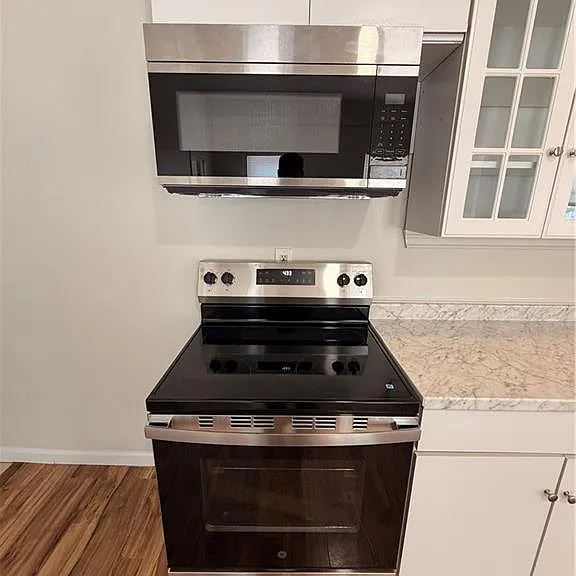 71 Hamlet Ave #1R — Photo 5