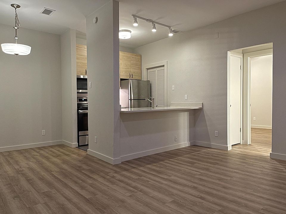 Dining & Kitchen