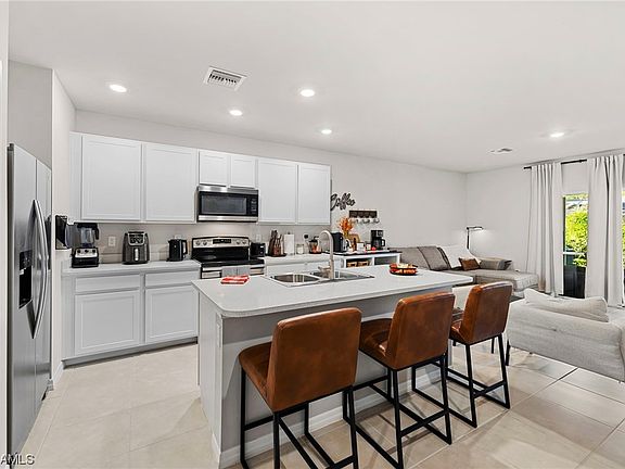 3rd image of 15393 Wildflower Cir