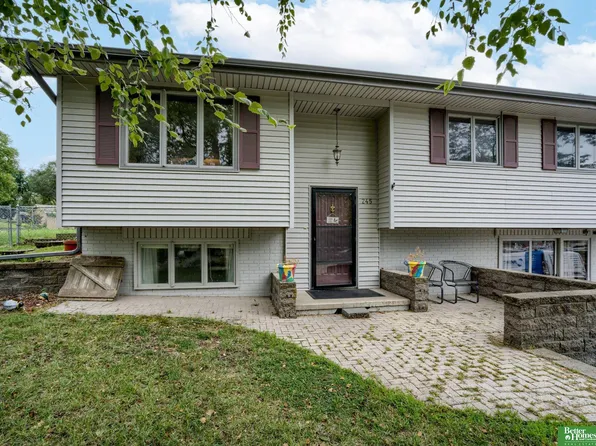 245 Courtvue Dr, Blair, NE 68008