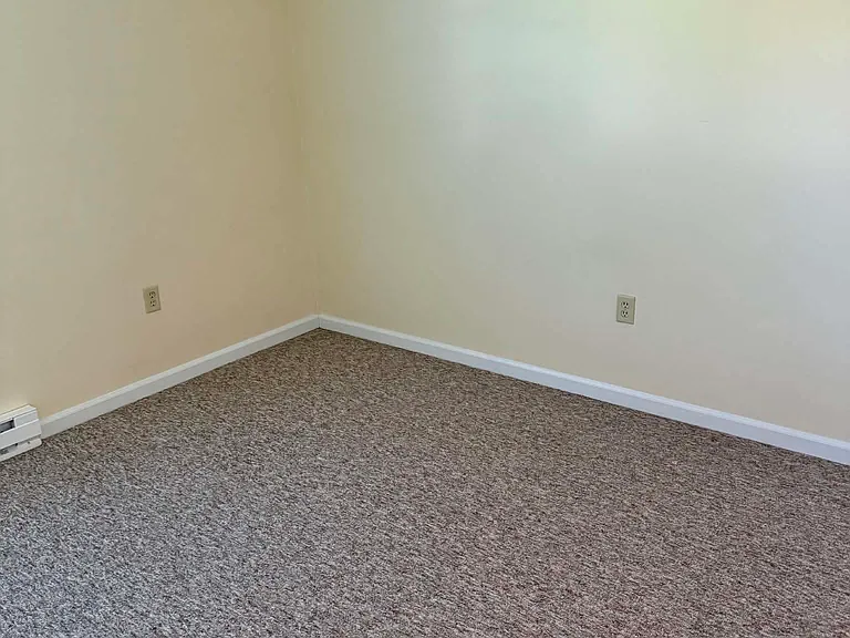 1881 Pineview Dr — Photo 3