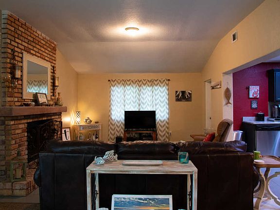 4th image of 1306 Queen Park Cir