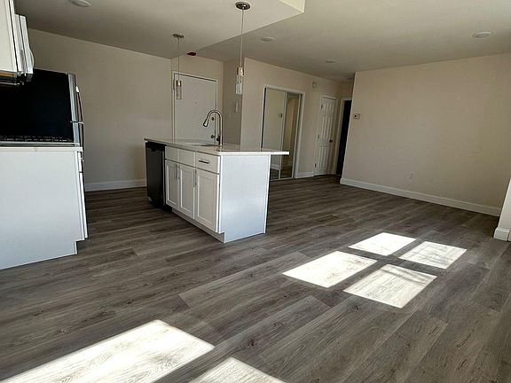 4th image of 4015 Devereaux St