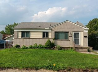 21901 Ridgeway St, Saint Clair Shores, MI 48080