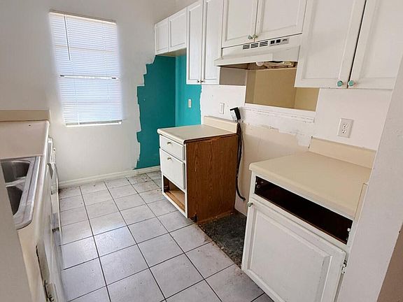 4th image of 2361 SE 27th Street