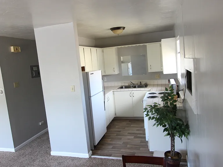 1425 Bunting Ave — Photo 6