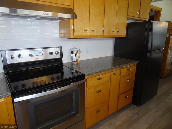 4th image of 300 5th St NE