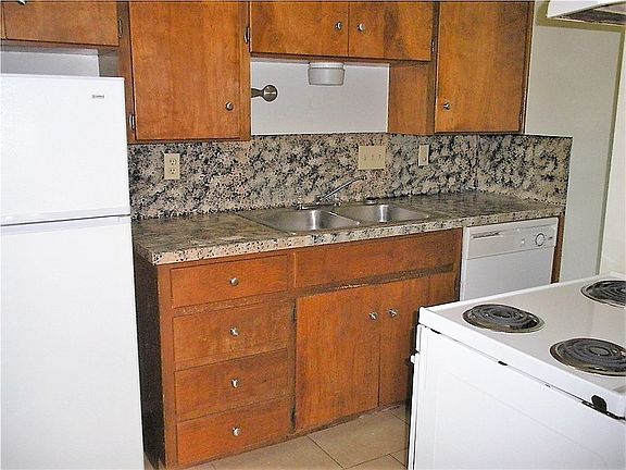 5th image of 3107 Glen Ora St