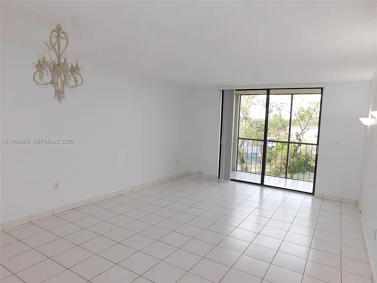 8025 SW 107th Ave #321 — Photo 4