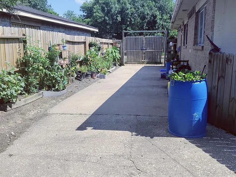 5530 Gatewood St #A — Photo 1