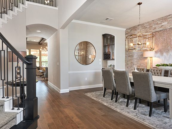 2-story foyer