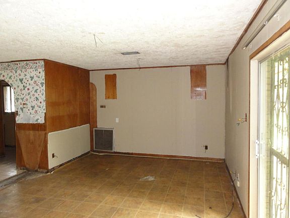 4th image of 527 Peach St