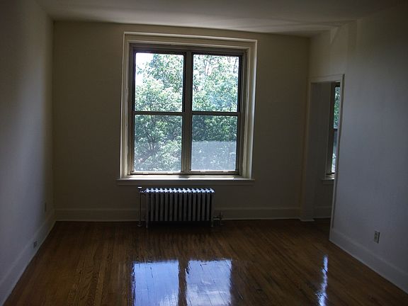2nd image of 817 Chancellor Ave #7fc4f138b