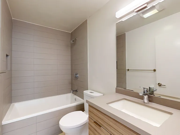 2642 Greenwich St #102 — Photo 23
