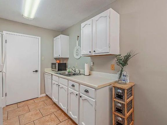 4th image of 700 Wellesley Ct