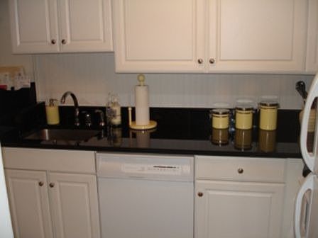 Kitchen W/Granite Countertops