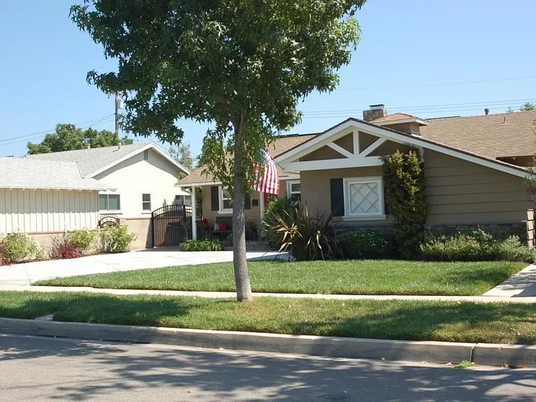 1324 E Rose Ave — Photo 2