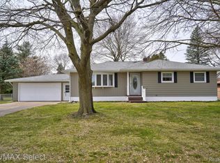 2047 Cashin St, Burton, MI 48509