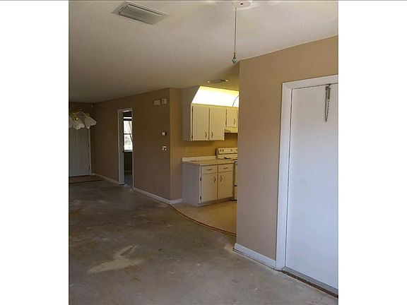 3rd image of 1553 Walnut Ave